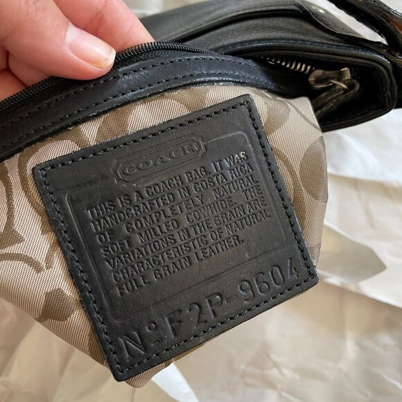 Authentic COACH Black Leather Shoulder Bag - Picture 4 of 6